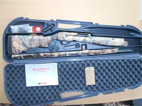 BENELLI M1 SUPER 90 SEMI AUTO 12 BORE - CASED